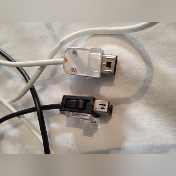 Nintendo Black and White Controllers - Picture 4 of 7